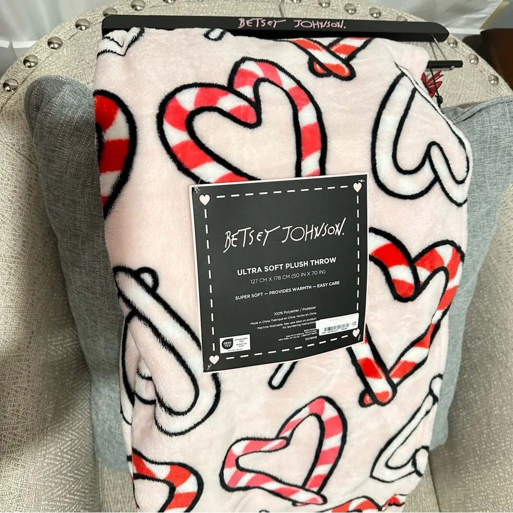 Betsey Johnson Christmas Holiday Candy Cane Hearts Pink Throw Blanket 50 x 70”